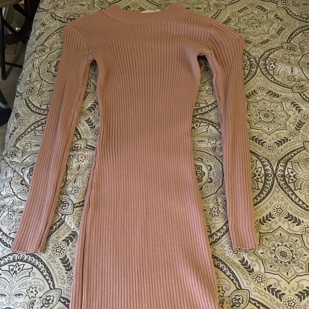 Elegant Pink Ribbed Knit Dress
